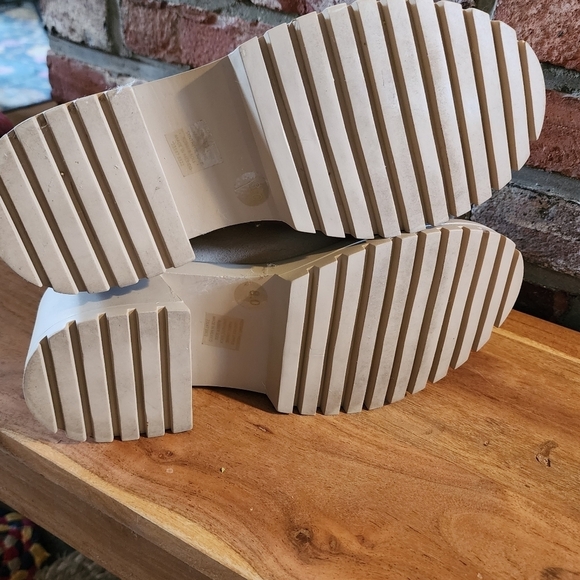 Steve Madden Hesitant Suede Chunky Mid Shaft Boots Size 8 in Sand - Picture 8 of 11